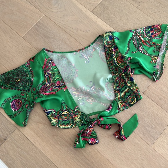 Top and pant set. Size small - Picture 4 of 4